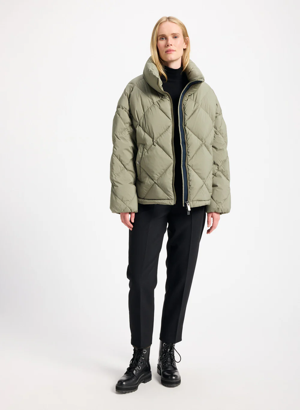 Doudoune oversize femme Pyrenex Adele avec col enveloppant khaki clair - Image 2