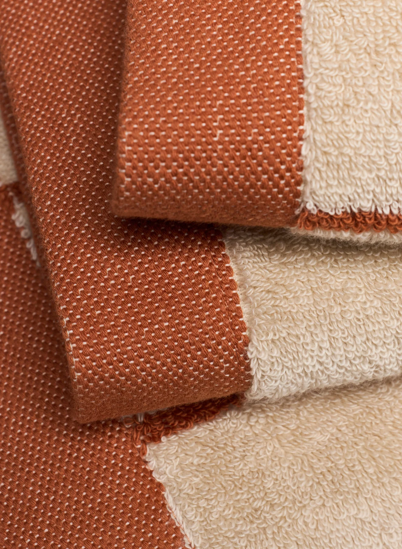 Serviette de toilette blanc et terracotta Yumi rayée - Image 6
